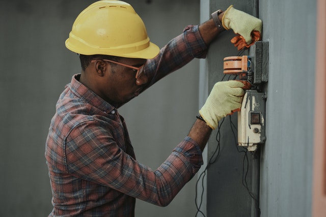 What Does an Electrician Do? Know More About the